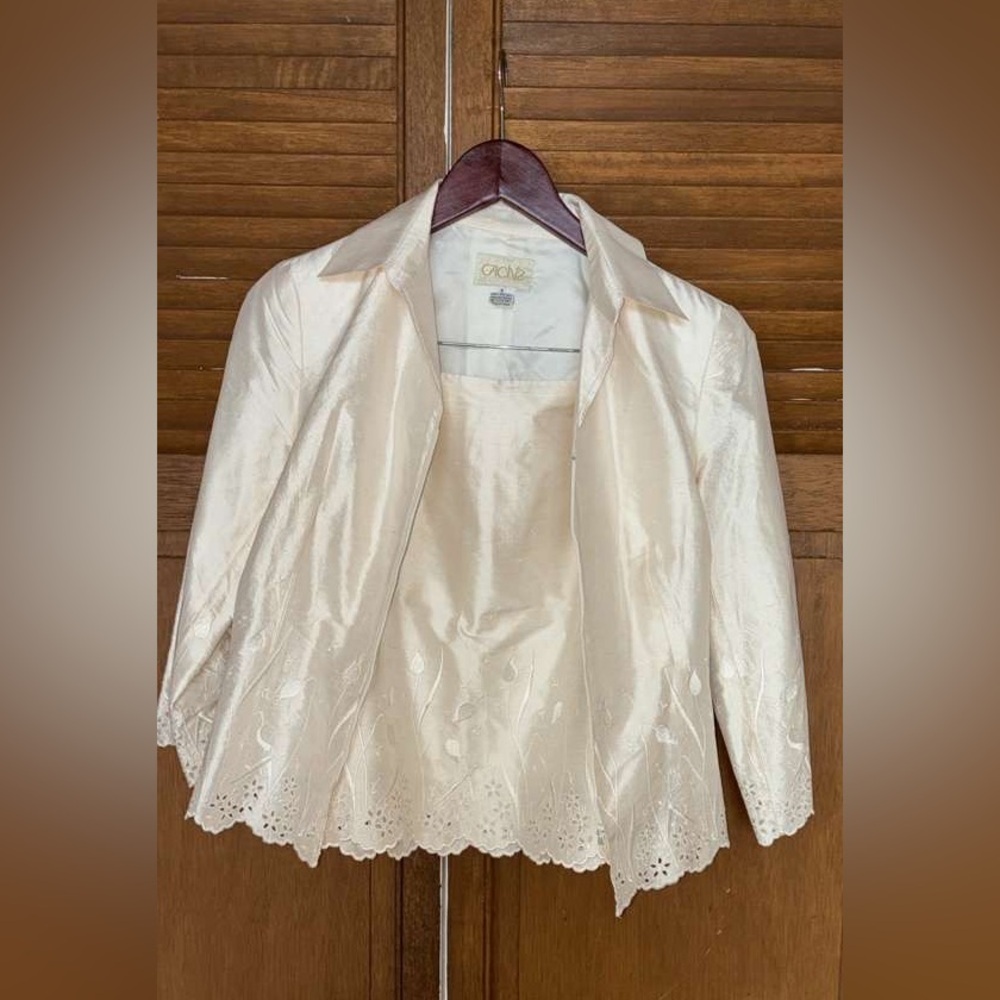 Cache Cream Jacket with Embroidered Details - Picture 4 of 4